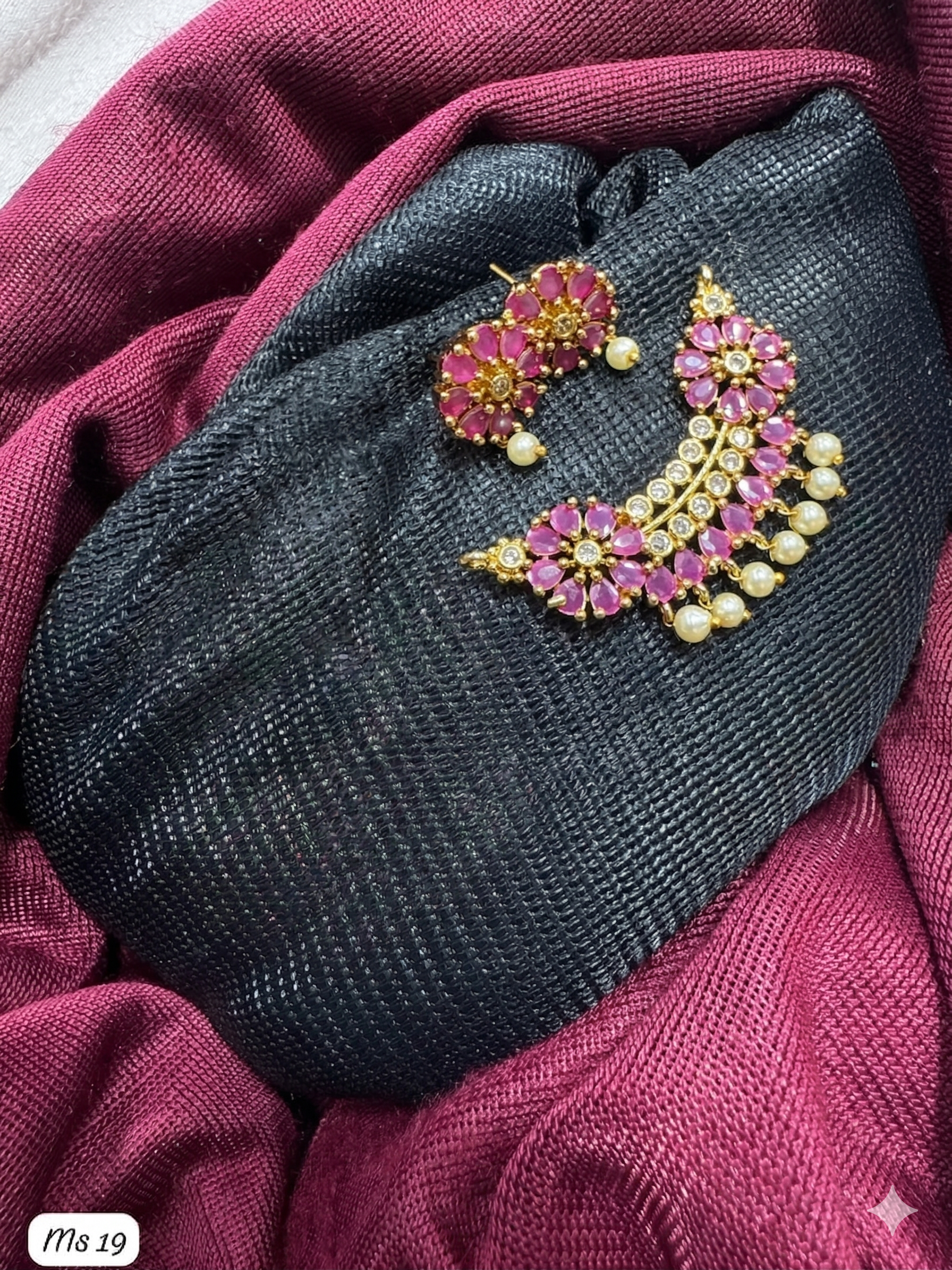 Elegant Kemp Stone Traditional Ruby & Emerald Pendant With Pearl Drops Studs